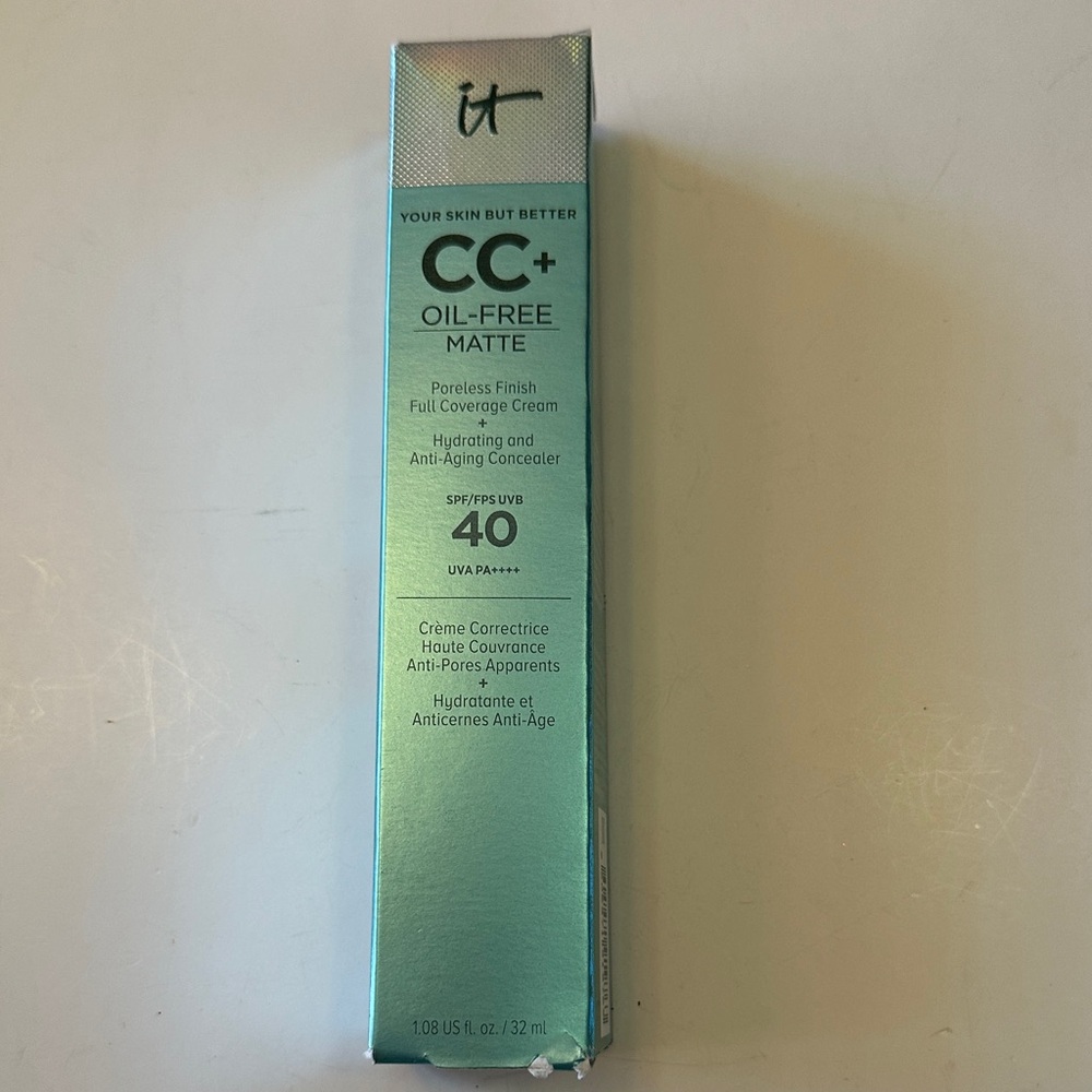 It Cosmetics CC+ Oil-Free Matte Cream SPF 40 sealed Light Medium